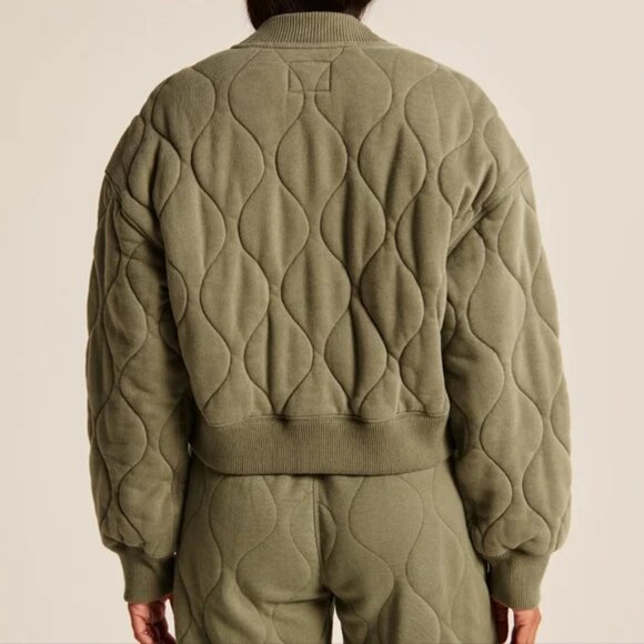 NWT Abercrombie & Fitch Army Green Onion Quilted Soft Bomber Jacket - Picture 2 of 6